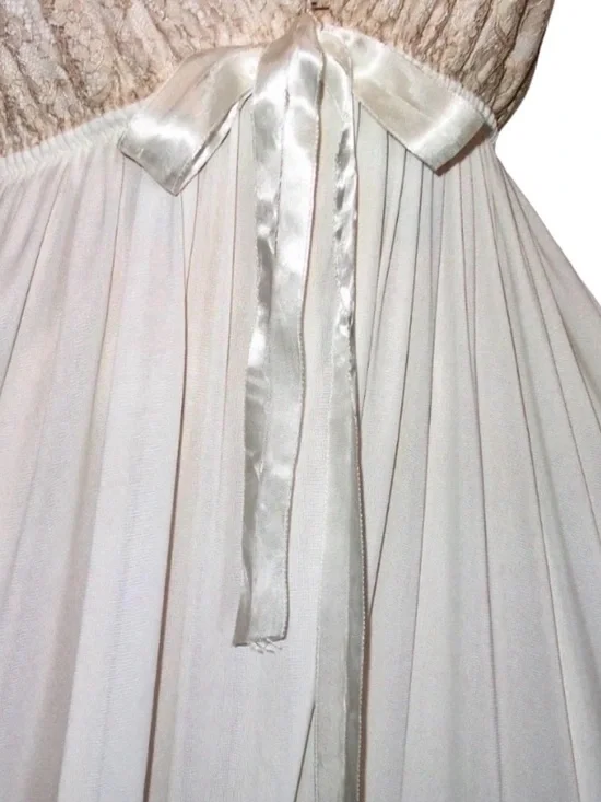 Vintage Ivory Lace Nightgown Plunge Bridal Boudoir ILGWU Union Made M - Picture 8 of 13